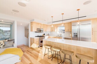 814 Monterey Blvd in Hermosa Beach, CA - Foto de edificio - Building Photo