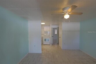 615 Shore Rd-Unit -2 in Nokomis, FL - Foto de edificio - Building Photo