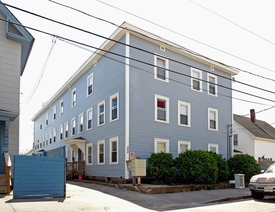 320 Douglas St in Manchester, NH - Building Photo