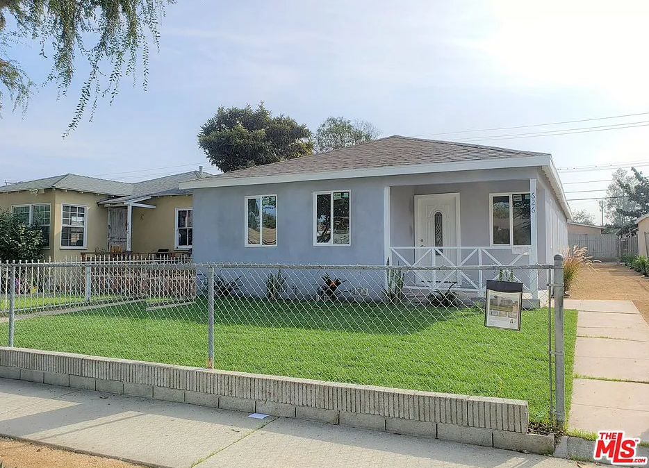 626 E 138th St in Los Angeles, CA - Building Photo