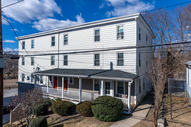 1 Greystone Ave in North Providence, RI - Foto de edificio - Building Photo