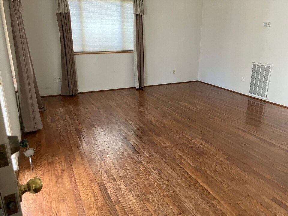 588 NW Buddy Ln in Grants Pass, OR - Building Photo