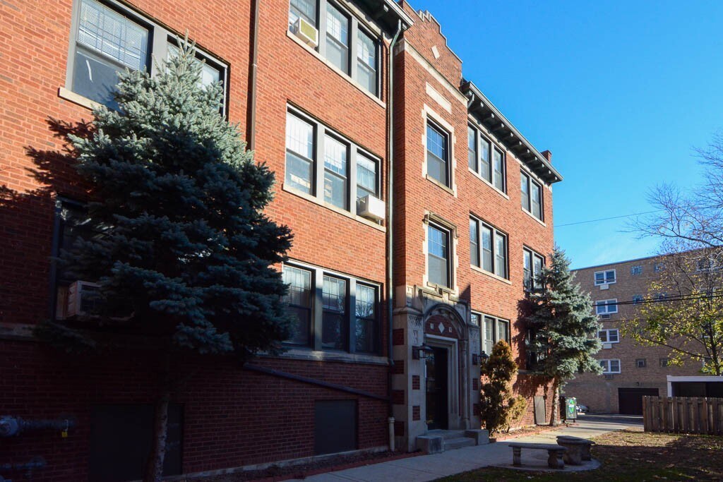 1028 Dempster St in Chicago, IL - Foto de edificio