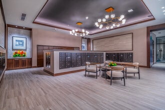 7600 Broadway in San Antonio, TX - Foto de edificio - Building Photo
