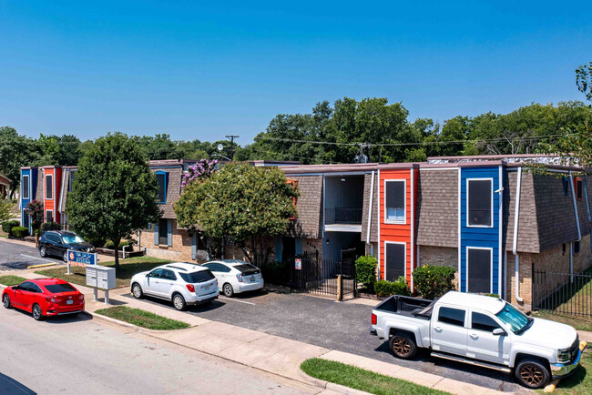 Vista del Sol in Fort Worth, TX - Building Photo - Building Photo