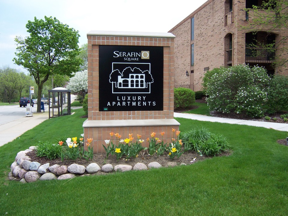 Serafino Square Luxury Apartments in Milwaukee, WI - Foto de edificio