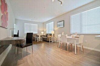 3639 Haven Ave in Menlo Park, CA - Foto de edificio - Building Photo