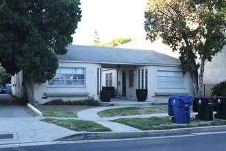 14532 Dickens St in Sherman Oaks, CA - Building Photo - Building Photo