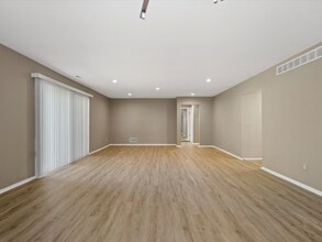 26656 Farmbrook Villa Dr in Southfield, MI - Building Photo - Building Photo