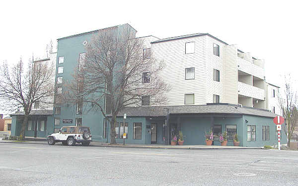 Maple Leaf Villa in Seattle, WA - Building Photo