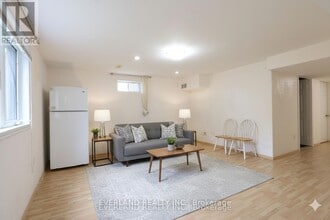 49 Falling River Dr in Richmond Hill, ON - Building Photo - Building Photo