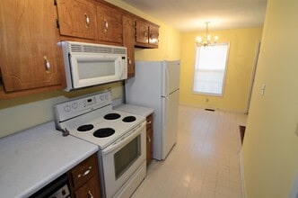 1539 Hugh Hunter Rd in Oak Grove, KY - Building Photo - Building Photo