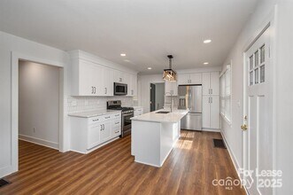 2104 St Mark St in Charlotte, NC - Building Photo - Building Photo