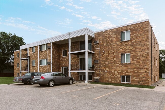 Hoven Lane in Crookston, MN - Building Photo - Building Photo