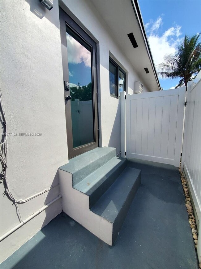 920 SE 8th St in Hialeah, FL - Building Photo - Building Photo