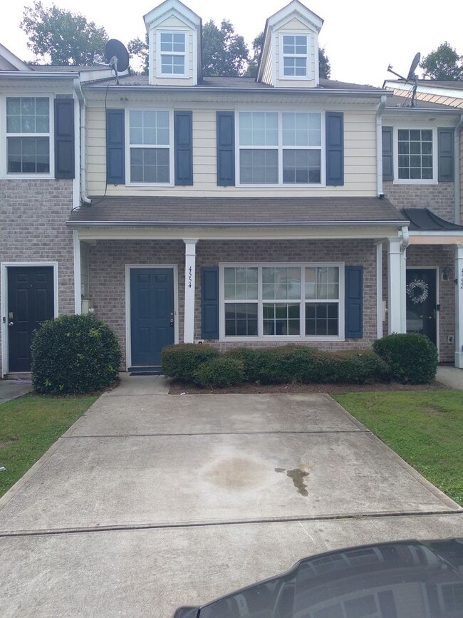 property at 4554 Parkway Cir