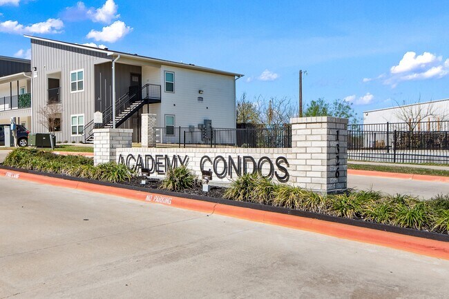 1326 Prairie Dr in Bryan, TX - Foto de edificio - Building Photo