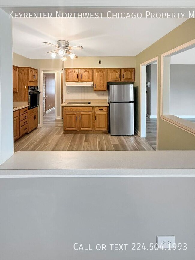 66 Ridgewood Rd in Elk Grove Village, IL - Building Photo - Building Photo