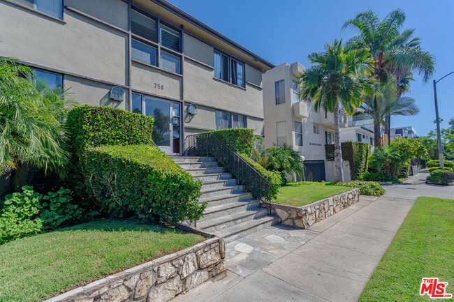 property at 758 N Hudson Ave