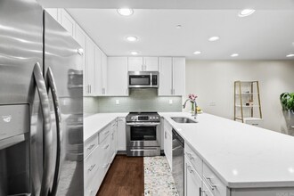 3700 Cantrell Rd in Little Rock, AR - Building Photo - Building Photo