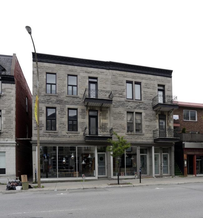 5294-5302 Saint Laurent Boul in Montréal, QC - Building Photo - Building Photo