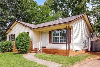 528 W Arrowood Rd in Charlotte, NC - Building Photo - Building Photo