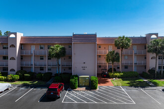 Emerald Green Condominium in Naples, FL - Building Photo - Building Photo