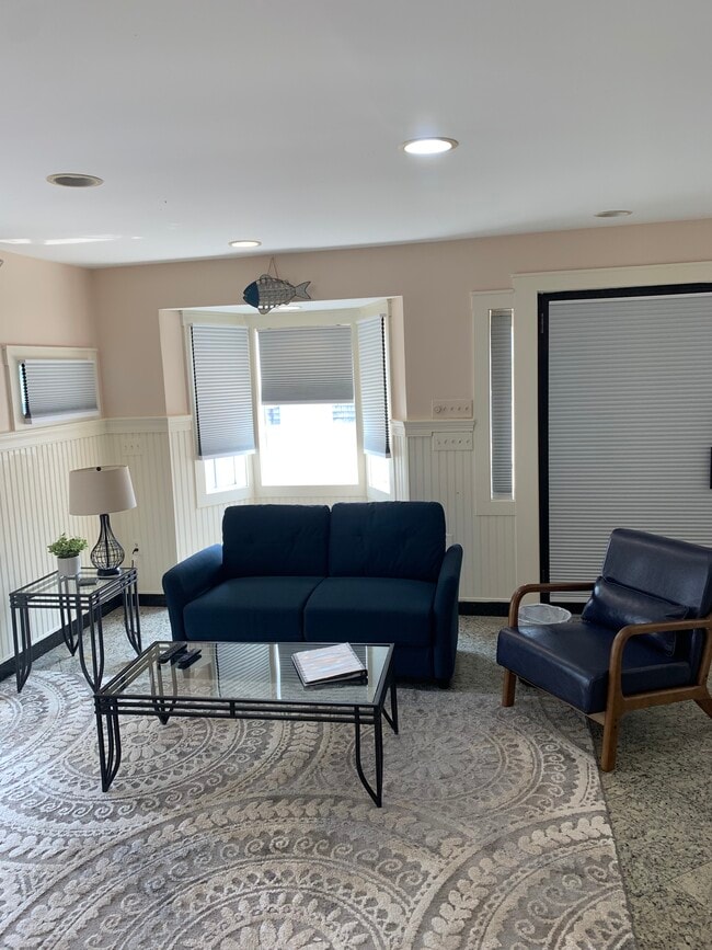 572 Main St, Unit 3 in Hyannis, MA - Building Photo - Building Photo