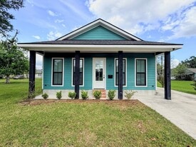 417 Kirkman St in Lake Charles, LA - Building Photo