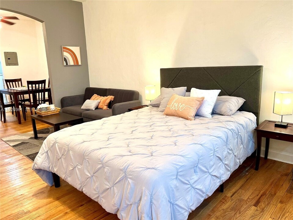 1561 Lenox Ave. in Miami Beach, FL - Building Photo