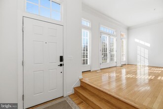 1817 Fallbrook Ln in Vienna, VA - Building Photo - Building Photo