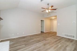 1207 Belclaire Ln in Irving, TX - Building Photo - Building Photo