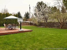 214 River Loop 2 in Eugene, OR - Building Photo