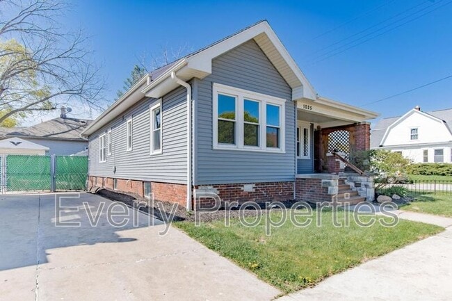 1025 Yout St in Racine, WI - Foto de edificio - Building Photo