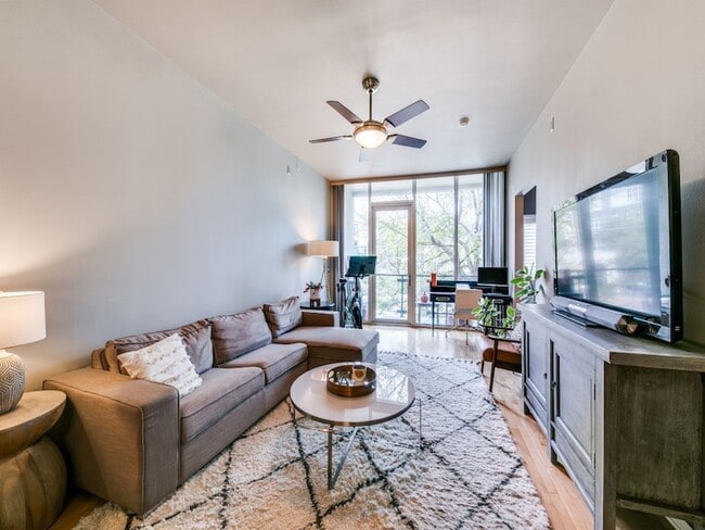 2950 McKinney Ave, Unit 211 in Dallas, TX - Building Photo - Building Photo