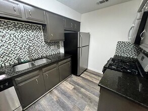 3303 Galesburg Dr in Austin, TX - Foto de edificio - Building Photo