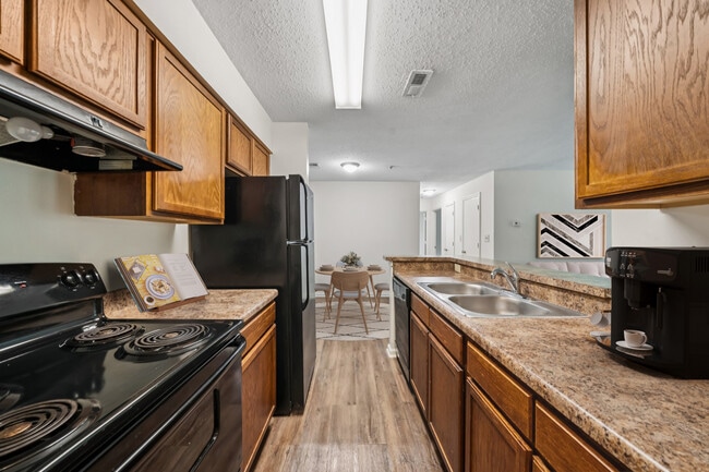 Rolling Meadows Apartments - Tax Credit in Williamsburg, VA - Foto de edificio - Building Photo