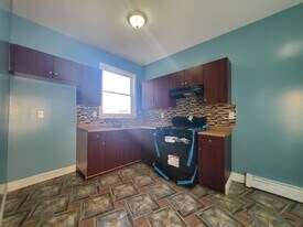 155 Woodlawn Ave, Unit 3A