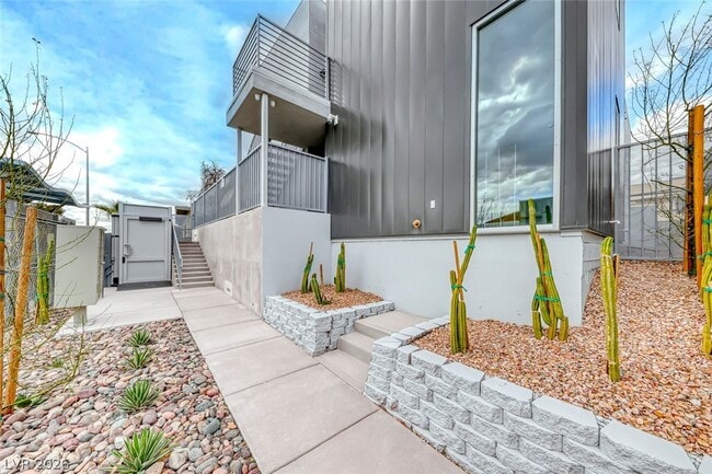 property at 304 S Maryland Pkwy
