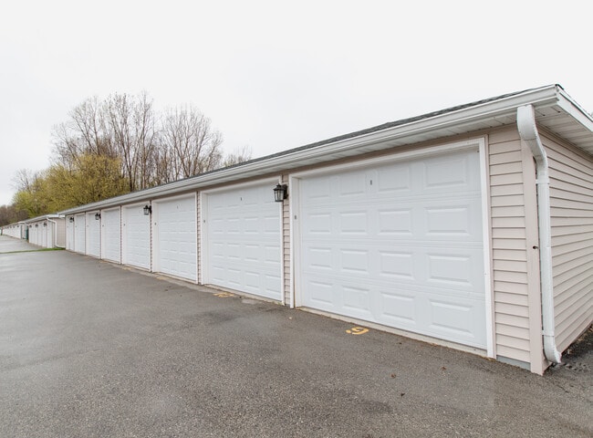 Roland Lane Apartments in Green Bay, WI - Building Photo - Building Photo