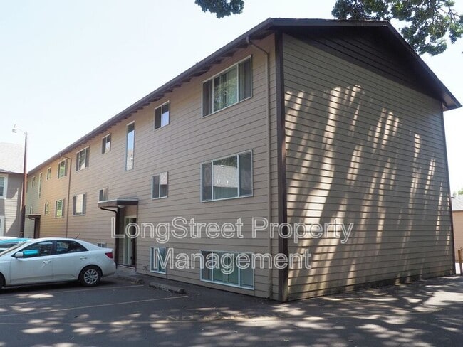 property at 824 SW Grove St