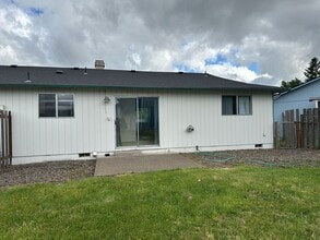 214 S 35th St in Springfield, OR - Building Photo - Building Photo