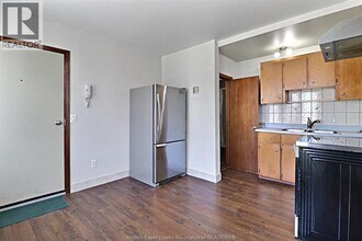 401 ON-401 in Windsor, ON - Building Photo - Building Photo