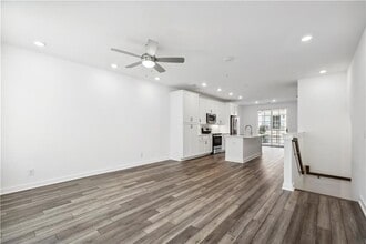 432 Burton Dr in Alpharetta, GA - Foto de edificio - Building Photo