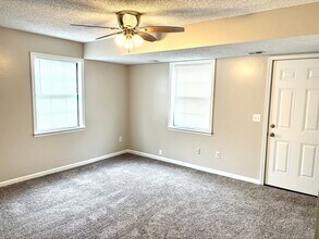 115-115 W Foxwood Dr in Raymore, MO - Building Photo - Building Photo