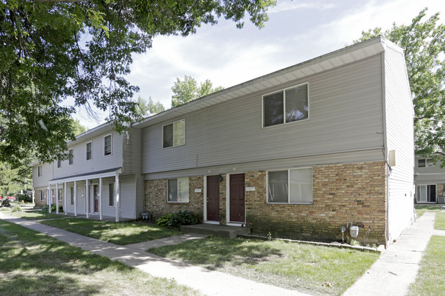 Colonial Village in Champaign, IL - Foto de edificio - Building Photo