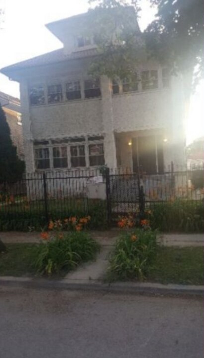 7330 S Yates Blvd in Chicago, IL - Foto de edificio