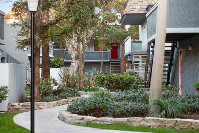 Park Plaza Apartments in Santa Ana, CA - Foto de edificio - Building Photo