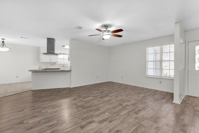 202 Summer Ln in Fort Walton Beach, FL - Building Photo - Building Photo