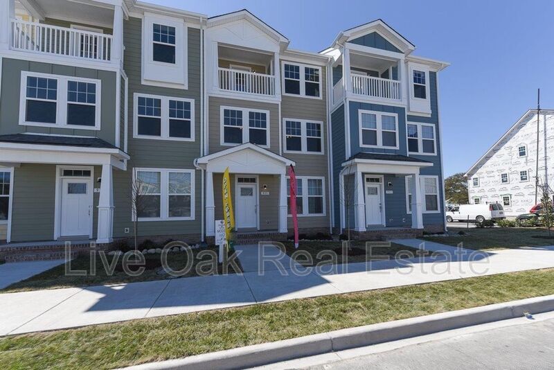 1005 E Ocean View Ave in Norfolk, VA - Building Photo